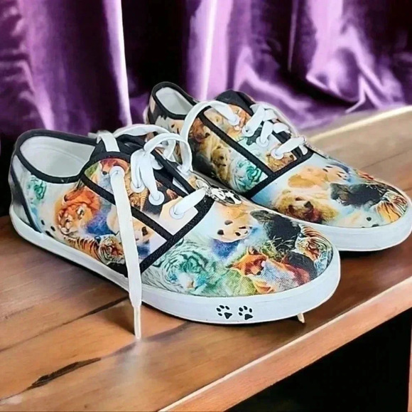 THE Bradford Exchange Animal Kingdom Canvas shoes. Size 8 - Picture 1 of 16